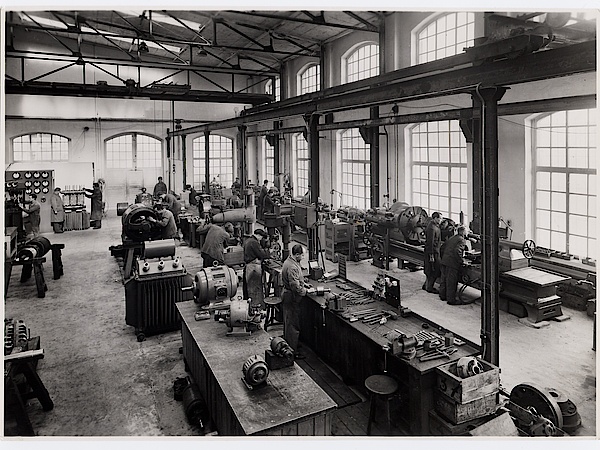 Menzel motor workshop in the 50s